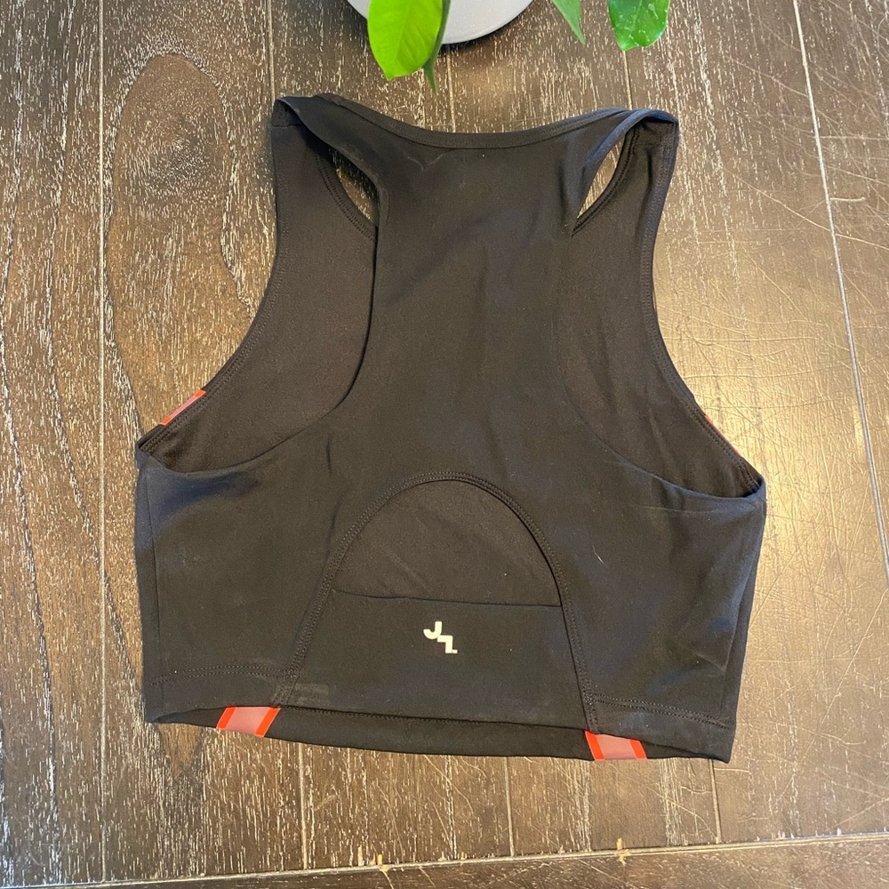 Workout top - Picture 3 of 7